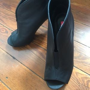 Bongo Size 6 Black Heeled Booties